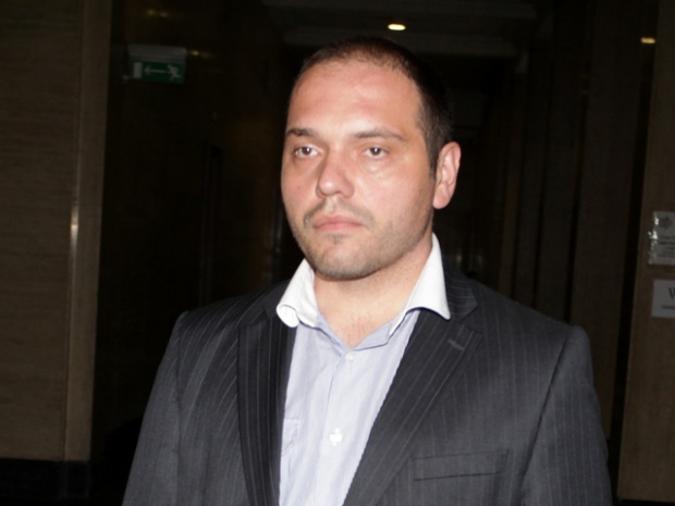 Филип Златанов обжалва отстраняването си