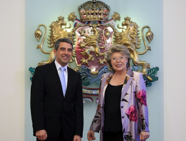 Плевнелиев увери Рединг, че ще търси изход от политическата криза у нас