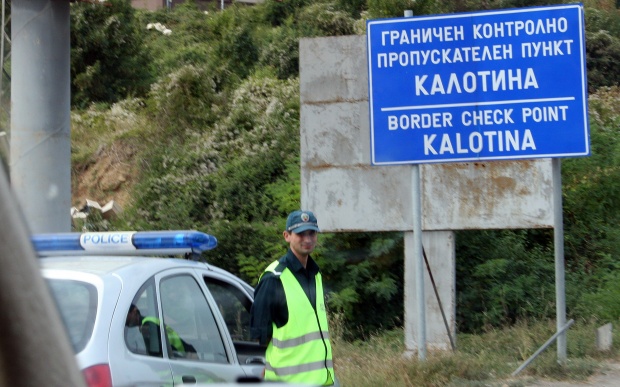 4-километрова опашка на ГКПП Калотина на изхода от България