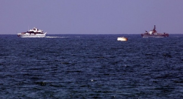 Издирват 15 нелегални имигранти в Средиземно море, след като лодката им потънала