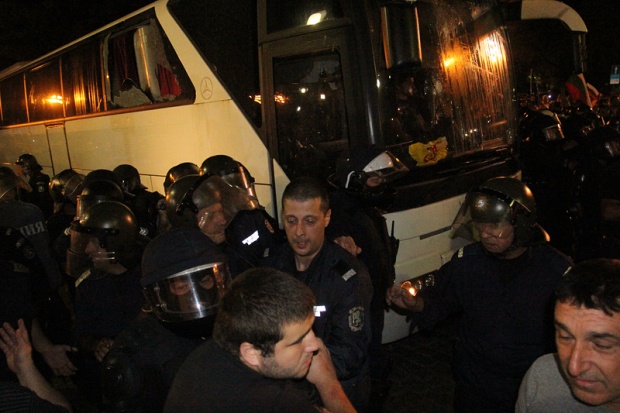 Цветанов: Извеждането на депутатите с бял автобус е висока професионална некомпетентност