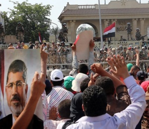 Привърженици на Мохамед Мурси отказаха да прекратят протест в Кайро