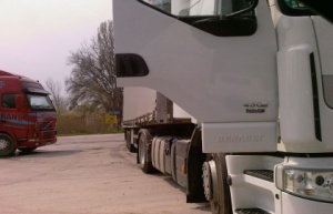 Откраднаха 15 хил. лв. от камион в Бургас