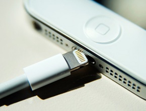 Потребителите на Apple могат да сменят зарядните си устройства срещу 10 долара