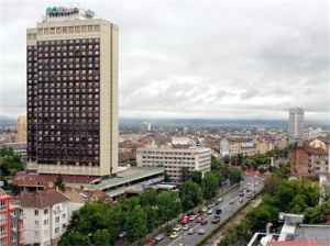 Продават хотел "Родина" в София