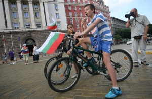 Протестиращи блокираха бул. „Цар Освободител” пред Министерски съвет