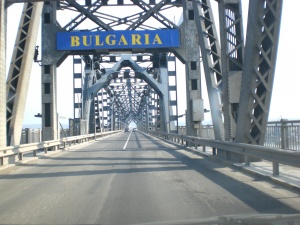 От есента Румъния сваля таксите за преминаване по Дунав мост