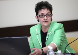 Зам.-министър Людмила Петкова: Измамите с ДДС са за около 1 млрд. лева годишно