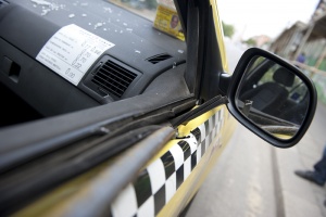 Таксиметрови шофьори от Пловдив плашат с протест заради психотестовоте