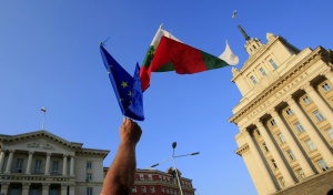 Около 200 души протестират пред Министерски съвет