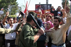 20 загинаха при въздушни удари в Западна Сирия