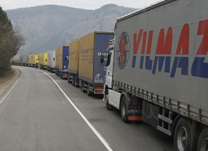 Огромни опашки за влизане в България от Турция