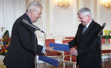 Чешкият президент прие оставката на правителството