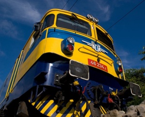 Движението на влакове между гарите Езерово и Тополите остава прекъснато