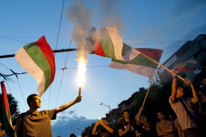 Протестиращи срещу кабинета "Орешарски": Изплаща ли ви се 1 000 000 000? Елате и им го кажете!