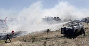Сблъсъци между полиция и кюрдски демонстранти в две турски провинции