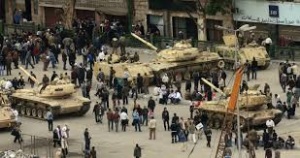Египетската армия разположи танкове около площад „Тахрир" в Кайро