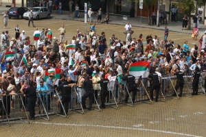 Полицаи с по 250 часа извънреден труд по време на протестите