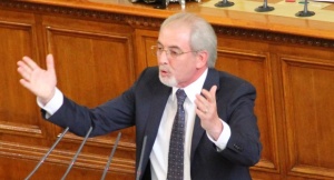 Лютви Местан: Темата за импийчмънт на президента не е обсъждана