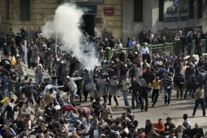 Египетските сили за сигурност преговарят с протестиращите