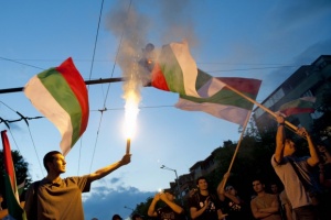 Около 50 души протестират пред Министерски съвет