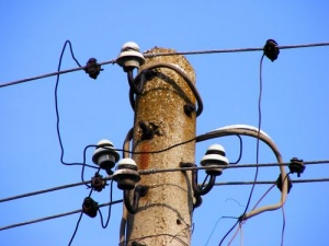 Електрически стълб рухна върху кола в кв."Изток" в София