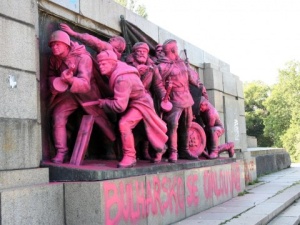 Прокуратурата образува досъдебно производство заради „розовия“ паметник