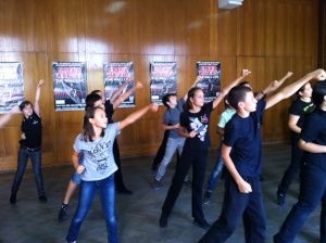 15 българчета репетират усилено „Another Brick in the Wall”