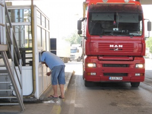 До 45 минути се чака за преминаване на ГКПП „Градина” за влизане от България