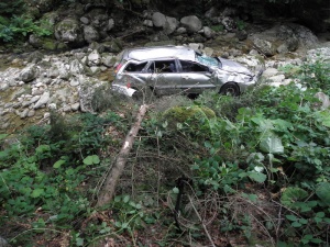 Двама пострадаха след като паднаха с автомобила си в река край Благоевград