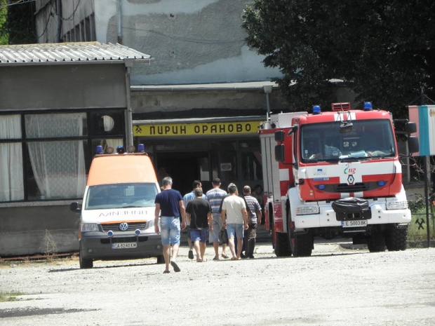 Близките на двама от миньорите получиха по 5000 лв. от ГЕРБ