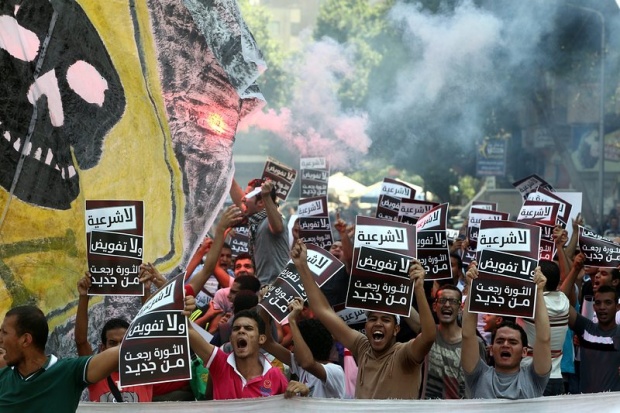 Трима загинали и най-малко 30 ранени при нови сблъсъци в Египет