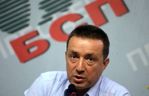 Стоилов: България не бива да се ангажира с военно участие в Сирия