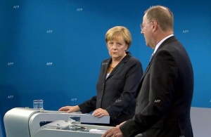 Три седмици преди изборите в Германия Меркел с преднина пред Щайнбрюк в тв дебат