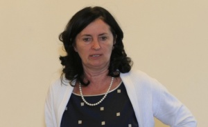 Бобева: Няма да намаляваме ДДС за храните