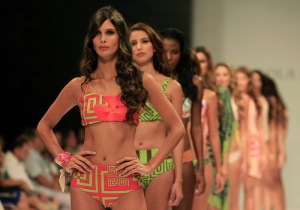 Над 1000 мюсюлмани протестираха срещу „Мис Свят” в Индонезия