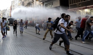 Турската полиция използвала сълзотворен газ срещу протестиращи студенти