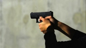 Маскиран нападна бензиностанция в Плевен, замалко да го застрелят с пистолета му