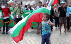 Протестиращи блокираха движението пред Министерски съвет