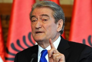 Албанският премиер Сали Бериша подаде оставка