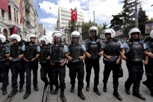 Антиправителствени протести в Турция, бой между полиция и демонстранти