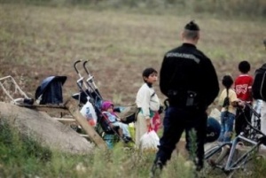 Експулсират около 100 българи от ромски бивак в Лил