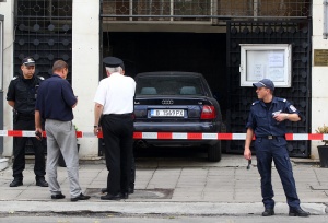 Проверяват за взрив аудито от тарана срещу турското посолство
