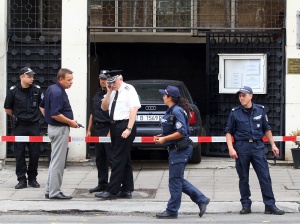 Прокуратурата започна разследване срещу мъжа, който се вряза с автомобила си в посолството на Турция