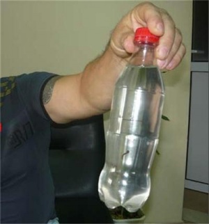 Пиявици и червеи излизат от чешма край Бобовдол