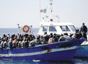 Над 900 бежанци са спасени в Сицилийския пролив