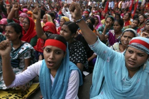 Двадесет хиляди протестират в Бангладеш - искат 100 долара минимална заплата