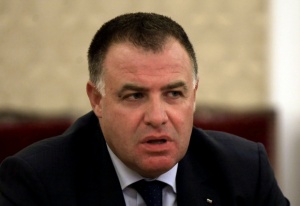Борисов държи депутатите като им обещава министерства, твърди М. Найденов