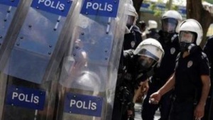 21 души, сред които висши офицери,  арестувани за корупция в Турция