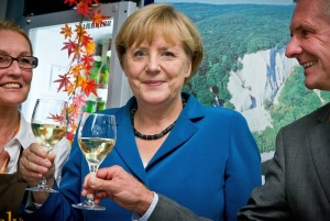 Меркел ще управлява отново, но с кого?